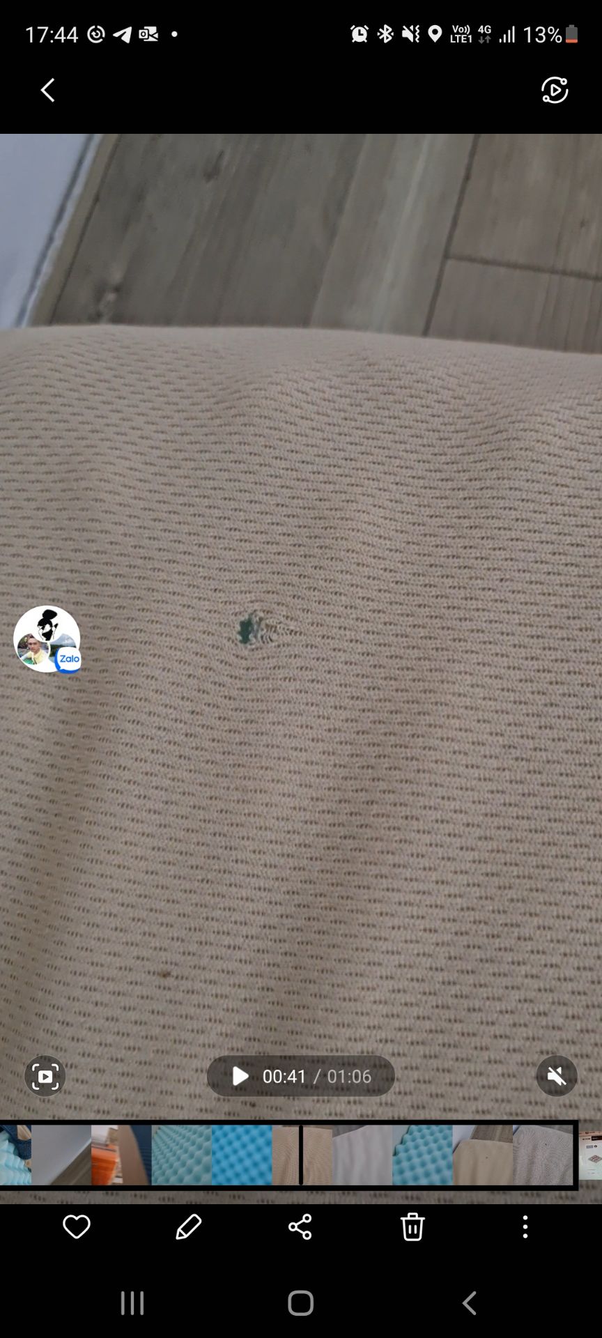 Trải nghiệm khá tệ khi lần đầu tiên mua nệm ở đây.
 Khi mua về phát hiện 1 lỗ thủng nhỏ nghĩ là trải drap giường nên không sao. 
3 ngày sau phát hiện kiến ở trên gác nơi đặt nệm. Và khi ngủ bị kiến cắn
Mình xịt kiến và tìm đường kiến vào nhà nhưng không thấy. Mấy ngày liền đều không hết
Cuối cùng phát hiện kiến chui ra từ cái lỗ nhỏ đó. 
Mở cái bọc nệm ra thì nguyên 1 ổ kiến lửa trong đó.
Liên hệ shop thì đổ lỗi do mình ăn uống nên kiến bu (mình chắc chắn không bao giờ mang đồ ăn lên gác)
Mà mới mấy ngày thì không thể nào kiến có thể kéo đến làm tổ và di chuyển vào đúng cái lỗ đã thủng sẵn được.
Sau khi diệt hết kiến trong nệm thì gác nhà mình không còn xuất hiện kiến nữa. Nhưng nệm thì hư và còn bụi nữa. Do kiến cắn hư hết foam
Hình mình chụp lúc phát hiện ổ kiến. Khi đã giết bớt mấy ngày trước rồi