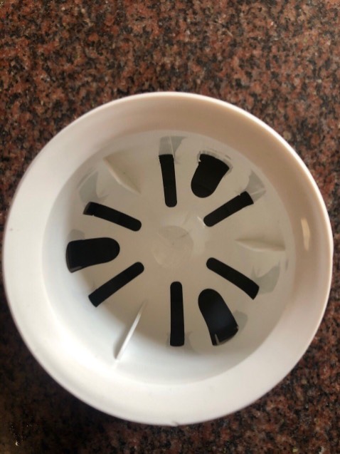 Giờ đến cái cọ nhà wc cũng đẹp như này luôn, mấy cái bàn chải bình thườg ọp ẹp k cọ nổi 😭😭 rất thích các sản phẩm của shop này, sợi silicon dầy siêu to khổng lồ ngoáy vài cái là sạch. Cốc để nước tẩy nhựa chắc chắn, cầm nhẹ tay, thấy có cả loại gắn tường nữa nhỉ. Cực kỳ hài lòng