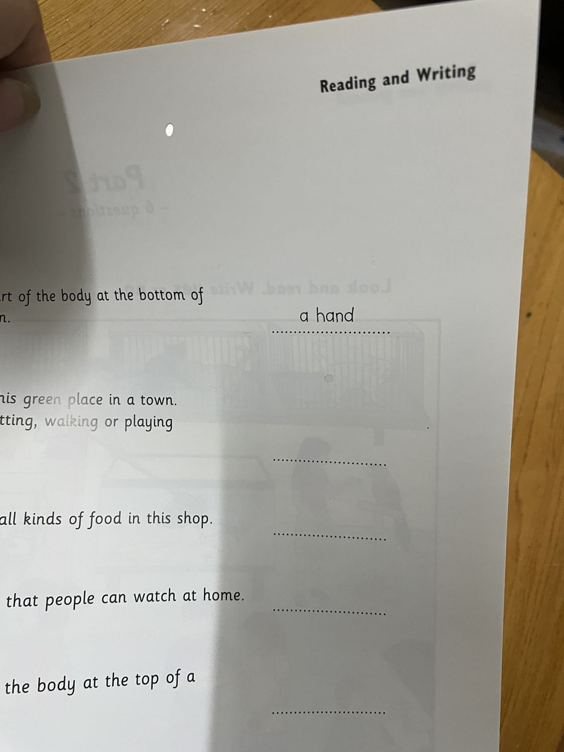 tốc độ giao hàng 5* nhưng chất lượng sách 2*. Tiki giao sách để lâu bị mối mọt gì đó thủng lỗ chỗ. Hi vọng tiki sớm đổi hàng cho mình. Dạo gần đây mình đặt tiki bị thiếu hàng và lỗi hàng liên tục. Thật buồn
