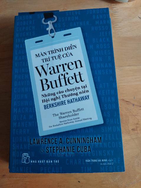 Ai cũng có tham dự hội nghị thường niên, những câu chuyện ngoài...cổ phiếu. Một vài bài học cho mn. Sách của nxb Trẻ in trên giấy tốt, hài lòng