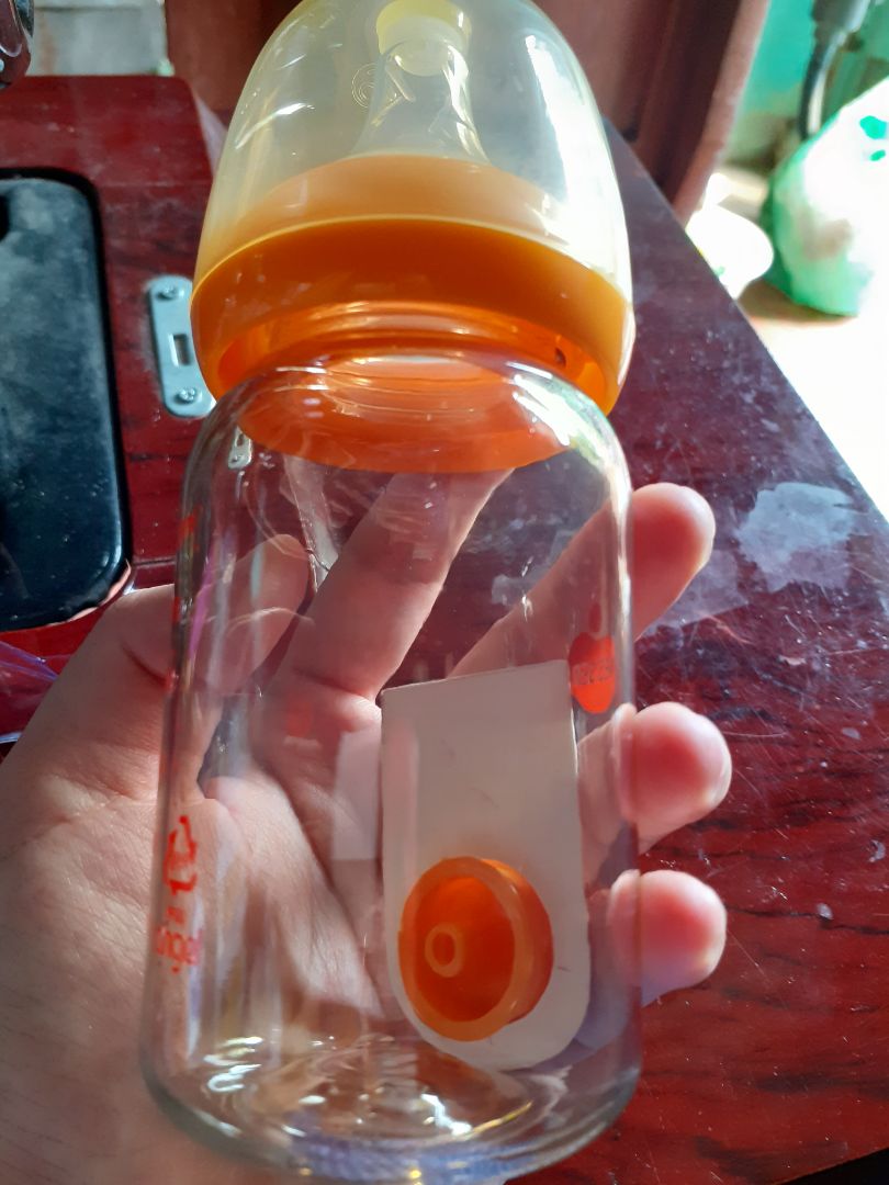 Bình đẹp, đầy đủ như trên phần giới thiệu, đầu ti mềm bé dễ ti nha mọi người, mình chưa dùng sản phẩm khác nên ko thể so sánh kĩ hơn cho mọi người được ạ. Nhân viên giao hàng thân thiện. Bình đẹp, đầy đủ như trên phần giới thiệu, đầu ti mềm bé dễ ti nha mọi người, mình chưa dùng sản phẩm khác nên ko thể so sánh kĩ hơn cho mọi người được ạ. Nhân viên giao hàng thân thiện.