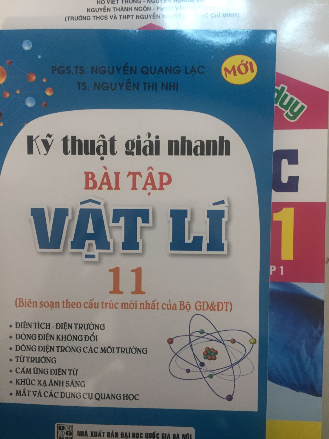 sách lớn hơn mình tưởng, đầy đủ kiến thức mình cần nhưng có lẽ là vận dụng cao sẽ hơi ít ạ.
