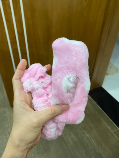 Không giống hình, kém chất lượng so với giá. 
Shop nên tuyển chọn sản phẩm chất lượng để tăng uy tín