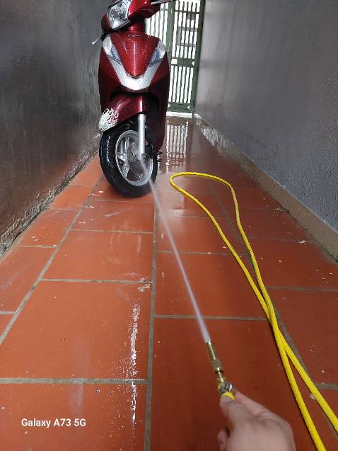 Áp lực cũng khá mạnh, tia nước phun xa, ống vừa đủ độ dài, nhỏ gọn dễ cuộn lại ,mỗi cái là hay bị gập ống , còn độ bền thì phải dùng mới biết