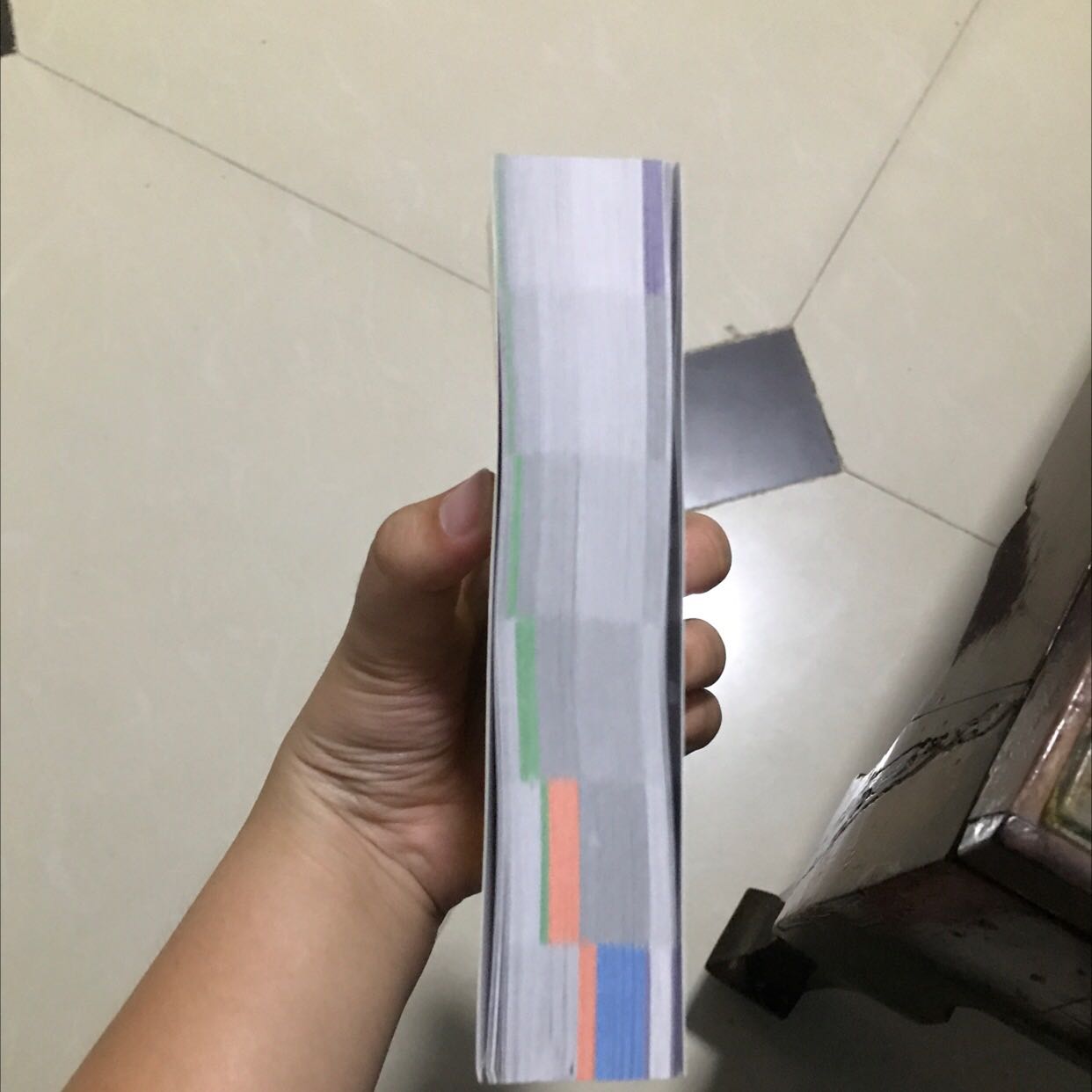 Sách nguyên vẹn k rách hay quăn góc luôn, luôn thích mua trên tiki vì mới hơn ngoài nhà sách, tối nay đặt trưa mai có quá là okela