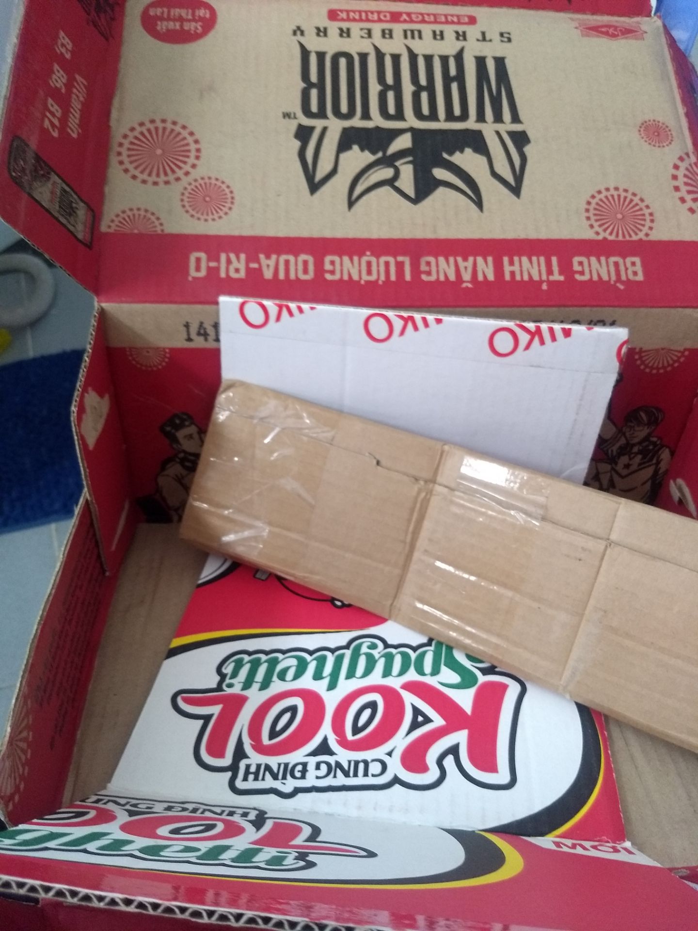 Mở thùng ra không có hàng bên trong! Kèm theo 45.000 đ và mẩu giấy ghi không có hàng! Trong khi tôi đã đặt hàng, đã chấp nhận và đem đi giao cái hộp không như vậy. Đề nghị Tiki và người bán rút kinh nghiệm, và hoàn trả phí vận chuyển tôi đã thanh toán, hoặc gửi hàng bổ sung!