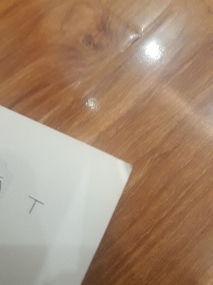 Ôi mặc dù chờ Dune đã lâu, cũng mong ngóng được đọc Xứ Cát rất nhiều nhưng em xin để lại 2 sao vì Tiki Trading đã khiến em đau khổ quá nhiều :") Đây không phải lần đầu mua hàng từ Tiki nhưng chắc cũng lần cuối thôi vì em hãi hùng quá :) Từ khi lao 1 mạch từ trên nhà xuống để nhận ship, em đã cảm nhận điềm không lành ngay từ khi thấy quả móp hộp rách thấy luôn trang. Bỏ qua vụ hộp, em dặn lòng mình "Thôi chắc chỉ cái hộp thôi" nhưng mà thật tình đâu phải thế 🤧 Cầm trên tay quyển sách mà nước mắt em rơi, móa quăn mép, gãy góc, bìa quăn, phần trắng thì bị bẩn, nói chung là y chang sách cũ 👁👄👁 Cứ tưởng có deal sách hời mà chất lượng như thế này thì thà ra hẳn Nhã Nam mua giá gốc còn hơn :) Chưa kể em còn ở ngay Hà Nội đã thế này thì tỉnh khác như thế nào thì khỏi nói ha :") Thôi tạm biệt Tiki, khóc xong rồi xóa app đây còn vấn vương gì nữa :") 

p.s: có lẽ nhìn ảnh có thể mọi người sẽ nghĩ em uầy con bé này drama ghê có mỗi tí thế cũng kêu nma đấy là do em vuốt hơn chục lần để cứu vãn em nó rồi 💔