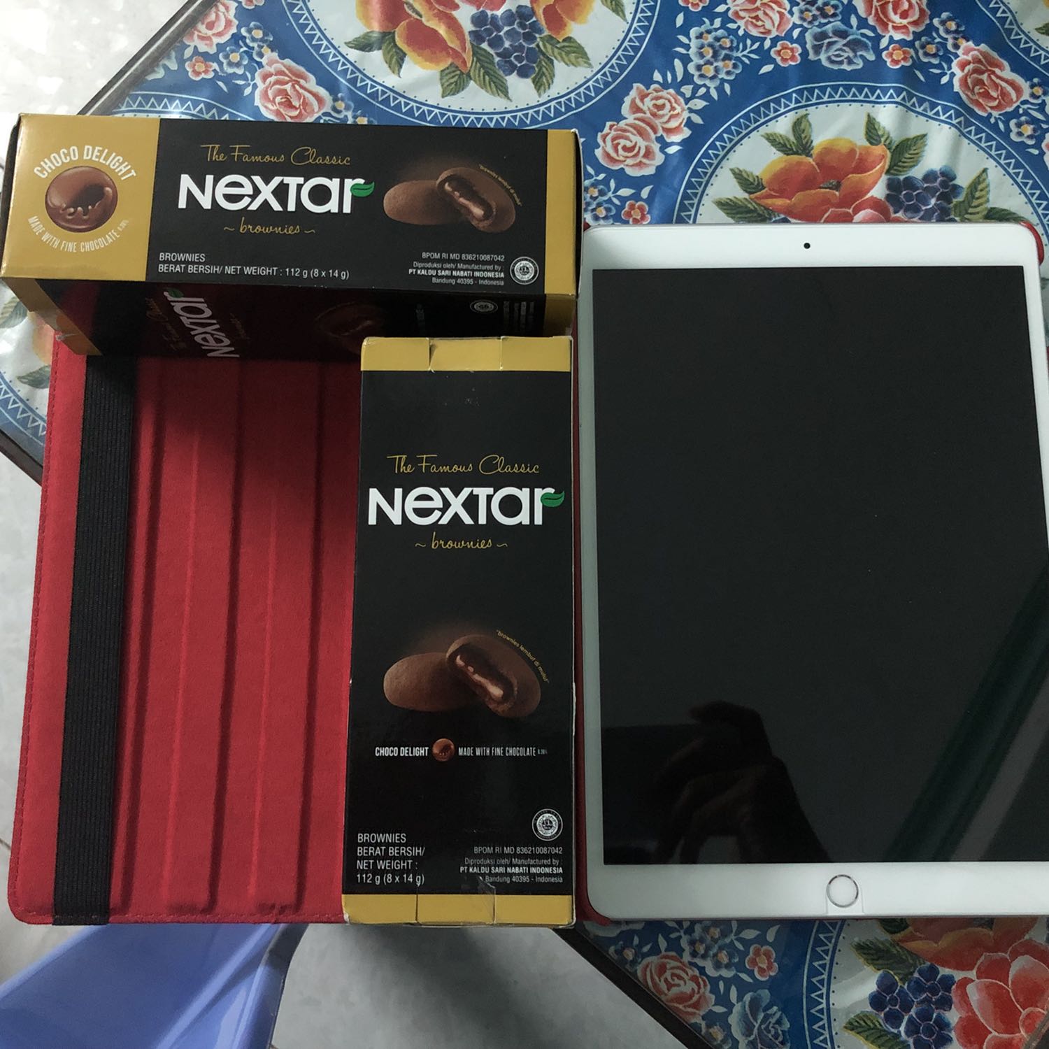 Xài ổn, cũng khá vừa vặn ipad 10.5 inch.
Xoay 360 tốt, chống đứng tốt.

Hoàn thiện tạm được.
Bao da hơi quá dày 1 tí.

Hẹn giao 2h nhưng 3h mới giao.