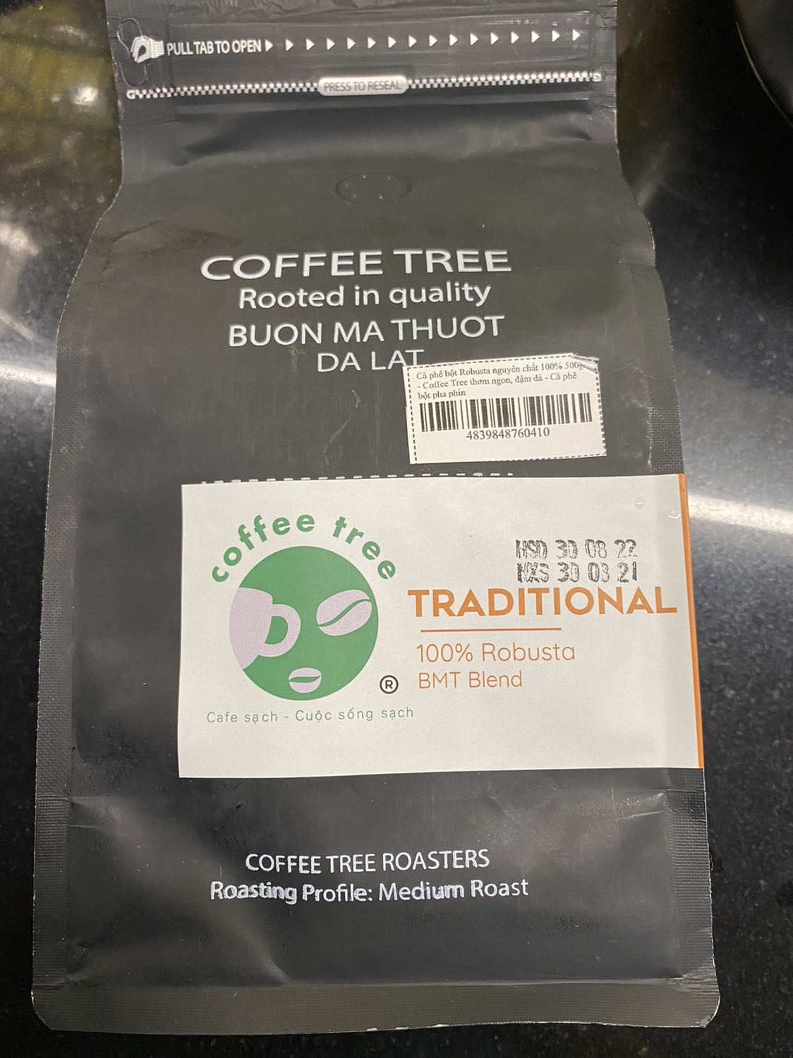 Cafe thơm khi còn chưa mở miệng gói. Tiki giao hàng quá chậm: đơn đặt sau thì giao trước, đơn đặt trước thì trễ hẹn, không rõ làm việc theo quy trình nào? Đơn máy hút bụi giao trong HCM mà xuất hàng lên xe rồi, 3 ngày sau chưa thấy đâu, đơn ổ cắm điện mới đặt nhà bán đã thực hiện đóng gói rất nhanh. Tiki Trading quá chậm trễ trong khi ngân hàng đã charge thẻ số tiền trả góp.