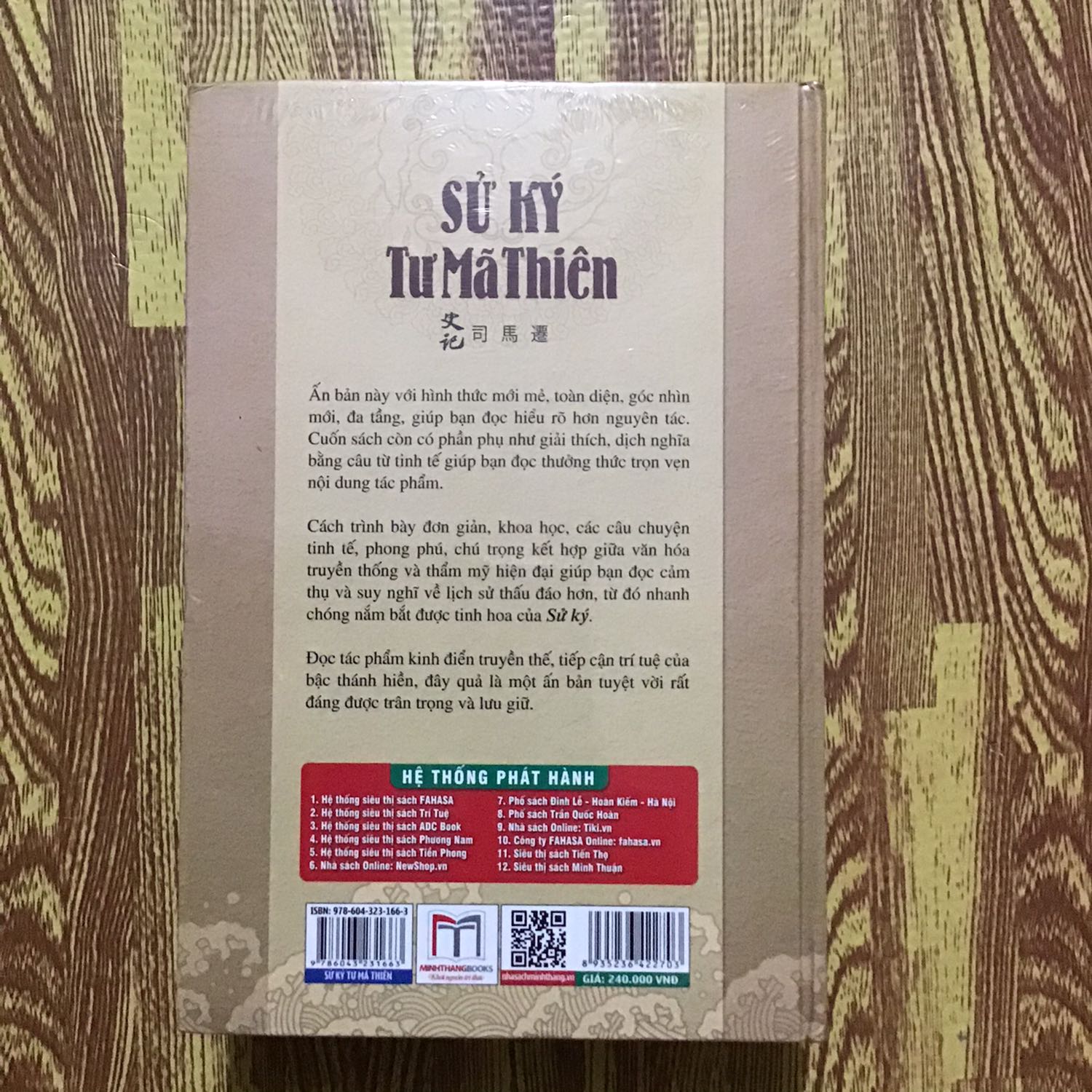 Lần đầu tiên kho tiki bọc cẩn thận đến thế. Dù sách còn nguyên seal nhưng vẫn bọc thêm lớp nilon ra ngoài,xong chèn thu gf chắc chắn. Quá ổn,cứ thế phát huy nhé Tiki ơi