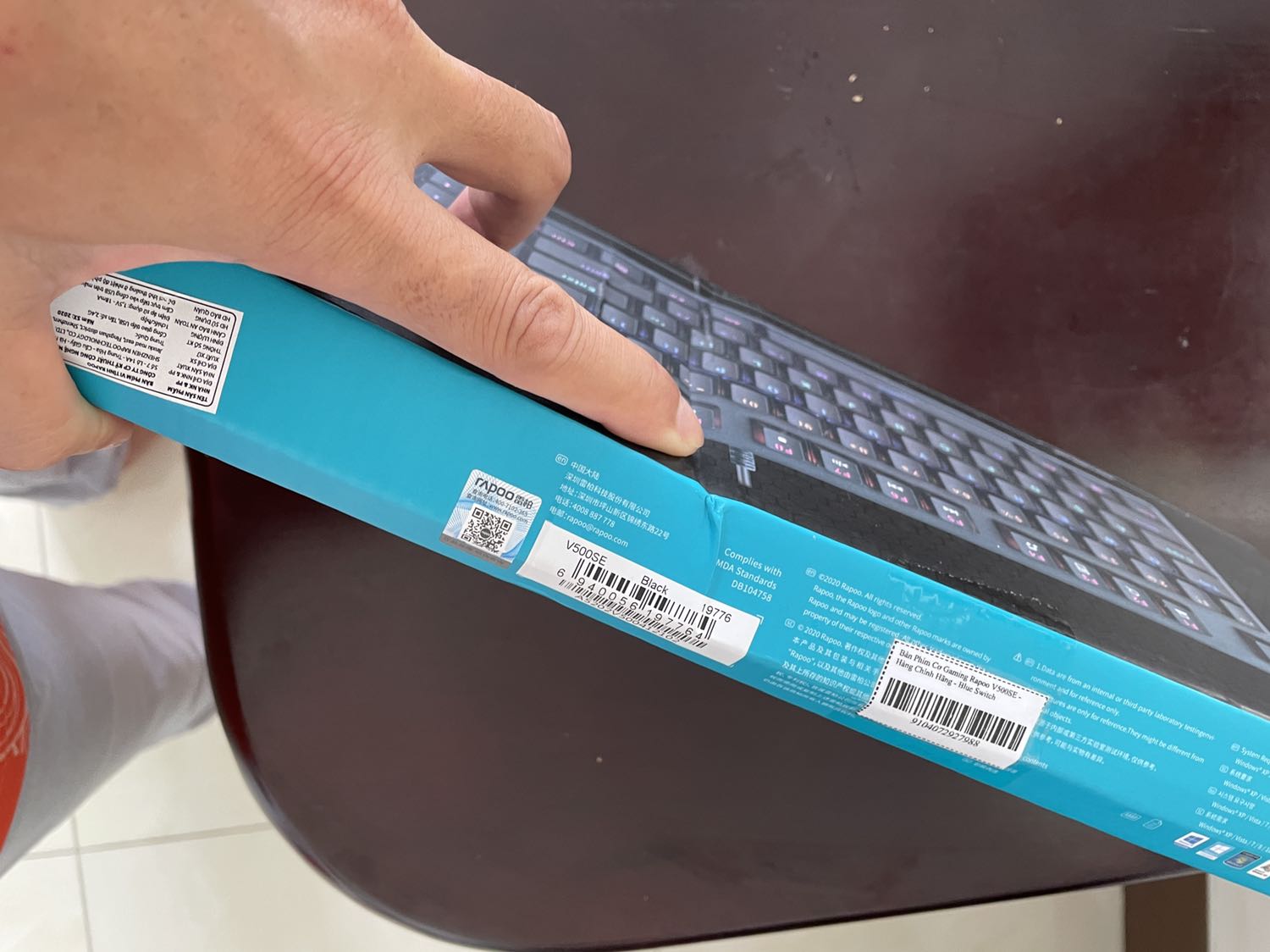 Bang phím thì chưa dùng nên k chê gì , cần phải trải nghiệm đã .
Nhưng tiki đóng gói và vận chuyển rất cẩu thả , hoặc là ngay từ đầu bao bì đã xấu . Tới tay là thấy hộp đựng méo mó rồi . Càng ngày thấy chất lượng giao hàng của tiki càng xuống