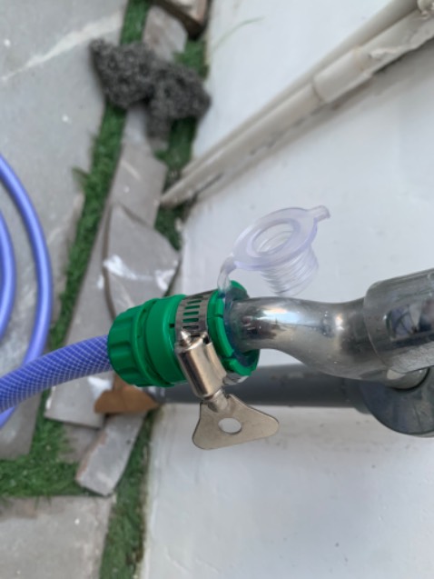 Sản phẩm okay lắm nhé. Lúc đầu thấy hơi xì nước chỗ vòi tiếp xúc với vòi nước nhưng siết chặt lại là okay. Rất hài lòng nhé!