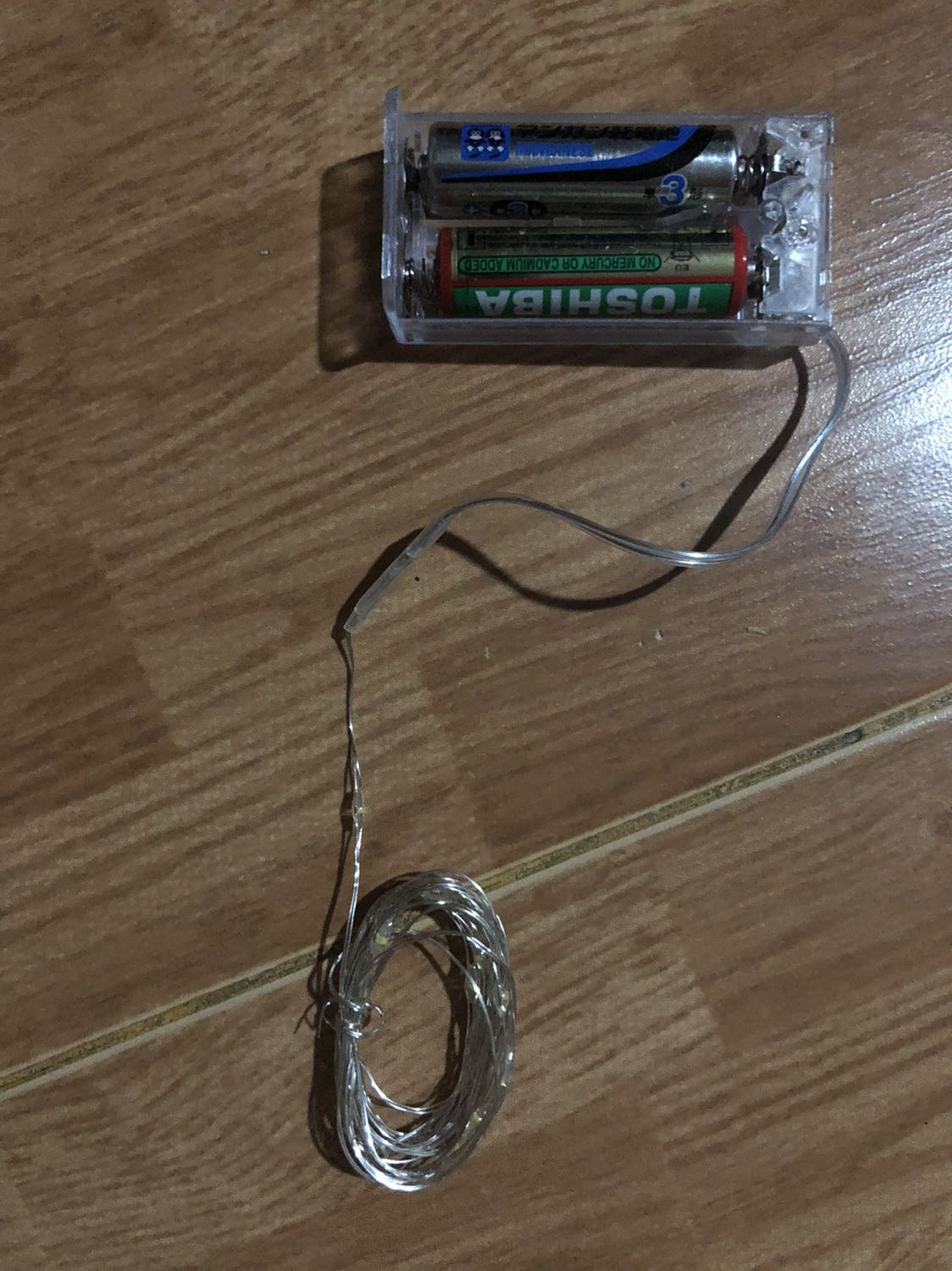 Sản phẩm okie, trông đẹp, chỉ là lúc mua k để ý là xài pin. Giao hàng đóng gói okie