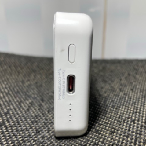 Sạc chậm = Ít nóng
Sạc nhanh = Nóng máy
Ở đây có sạc nhanh
Ưu điểm: Gọn, Tiện (Magsafe, Type C, Sạc nhanh)
Nhược: Vỏ nhựa, Sạc nhanh = Nóng