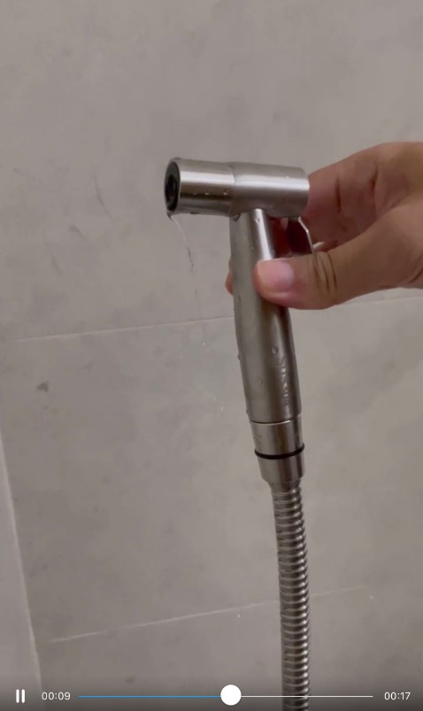 Sản phẩm không dùng được; chảy nước dù không làm gì.
1 sao vì tiki giao đúng hẹn. Quá buồn