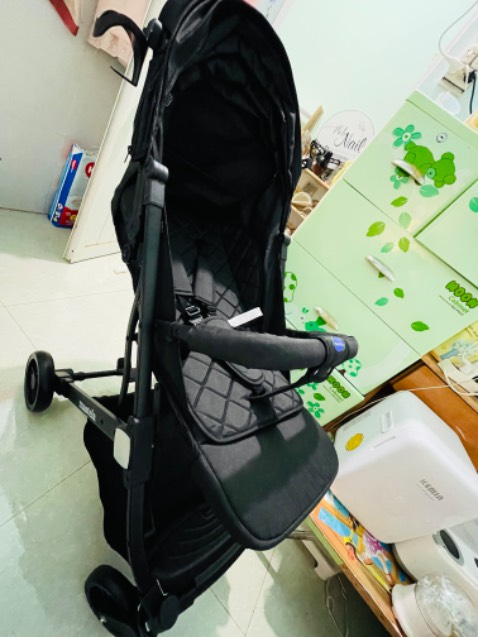 Mình vừa nhận được hàng. Thùng đóng kĩ càng. Xe  lắp ráp nhanh chóng và dễ dàng, xe đẩy nhẹ nhưng vẫn chắc chắn. Gấp gọn tiện lợi có kèm màn nên an tâm không sợ côn trùng như: ruồi, muỗi….
Shop có tặng kèm thêm đồ chơi dễ thương ❤️