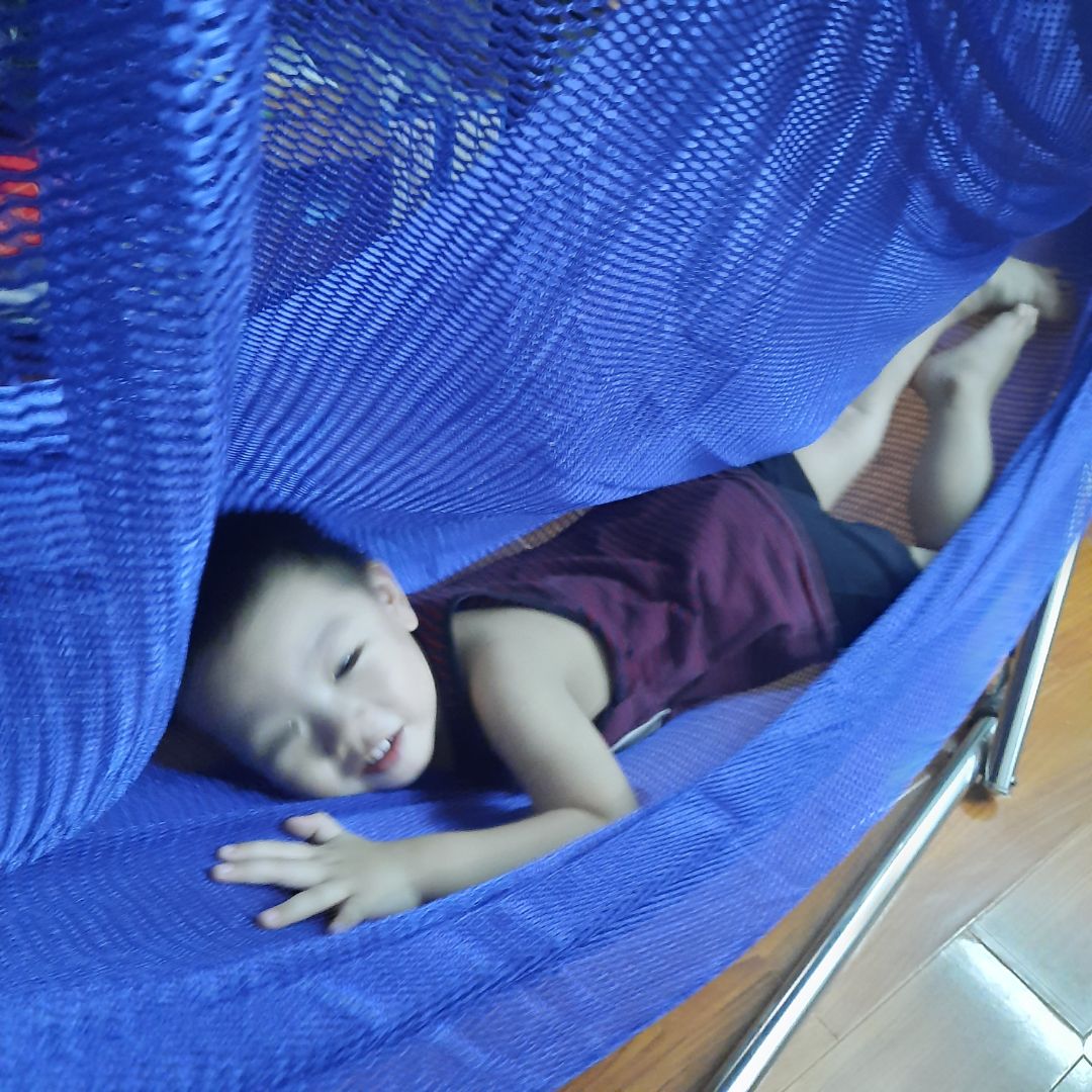 Võng dài rộng thoải mái. Mình chọn màu xanh dương thấy màu rất đẹp, chọn xong lại thấy mọi ng review màu xám cũng rất sang. Võng có 2 lớp mà có 1 bên hở con mình phát hiện ra chui vào nghịch có vẻ khoái chí lắm. Bạn chủ shop tư vấn hỗ trợ nhiệt tình. Võng dài rộng thoải mái. Mình chọn màu xanh dương thấy màu rất đẹp, chọn xong lại thấy mọi ng review màu xám cũng rất sang. Võng có 2 lớp mà có 1 bên hở con mình phát hiện ra chui vào nghịch có vẻ khoái chí lắm. Bạn chủ shop tư vấn hỗ trợ nhiệt tình.