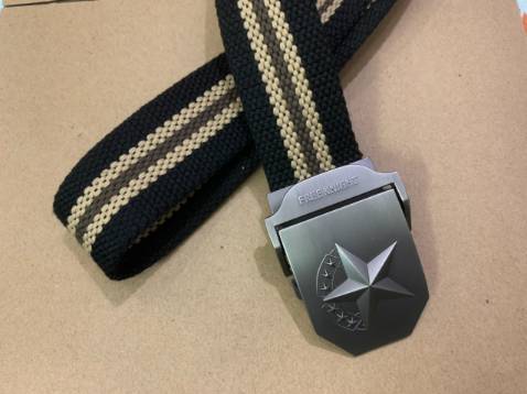 sản phẩm tốt chắc chắn. dây chắc chắn. mặt khóa cũng đẹp nói chung rất hài lòng nhé đóng gói xinh xắn