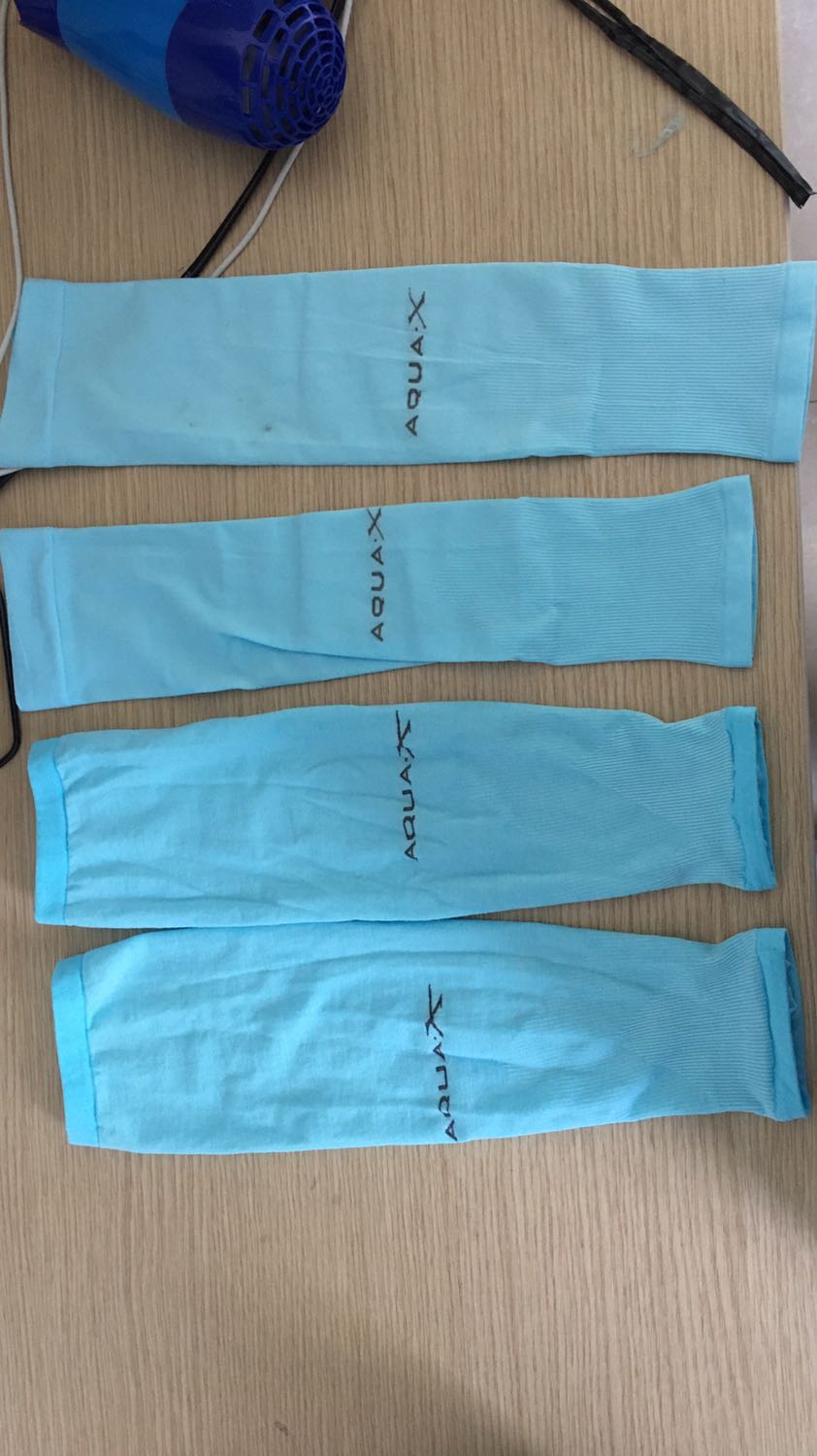 2 cap khac nhau hoan toan, 1 trong 2 bi gian nhu la da dung roi vay. Hoi that vong