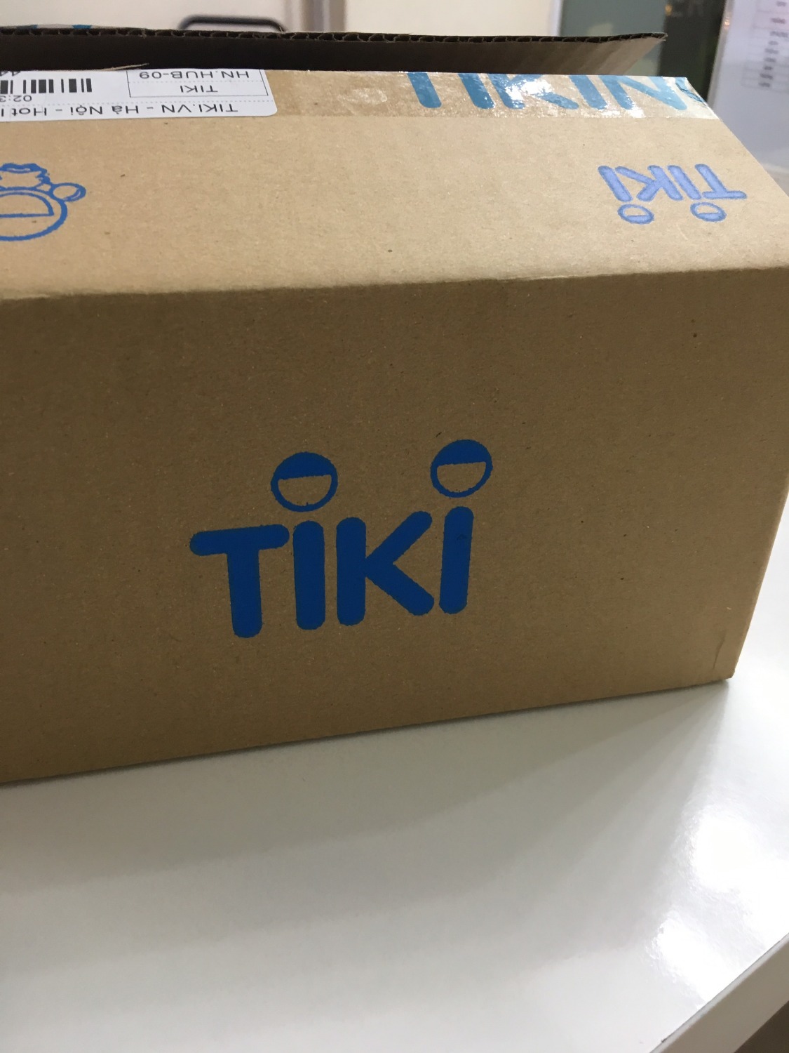 kính trong, màu sắc tươi sáng, có nấc điều chỉnh khoảng cách giữ hai mắt, căn vừa và cắt phần thừa đi là okie.
màu sắc cũng rất hợp với bể bơi. bé nhà mình phấn khởi lắm
giao hàng nhanh, chuyên nghiệp