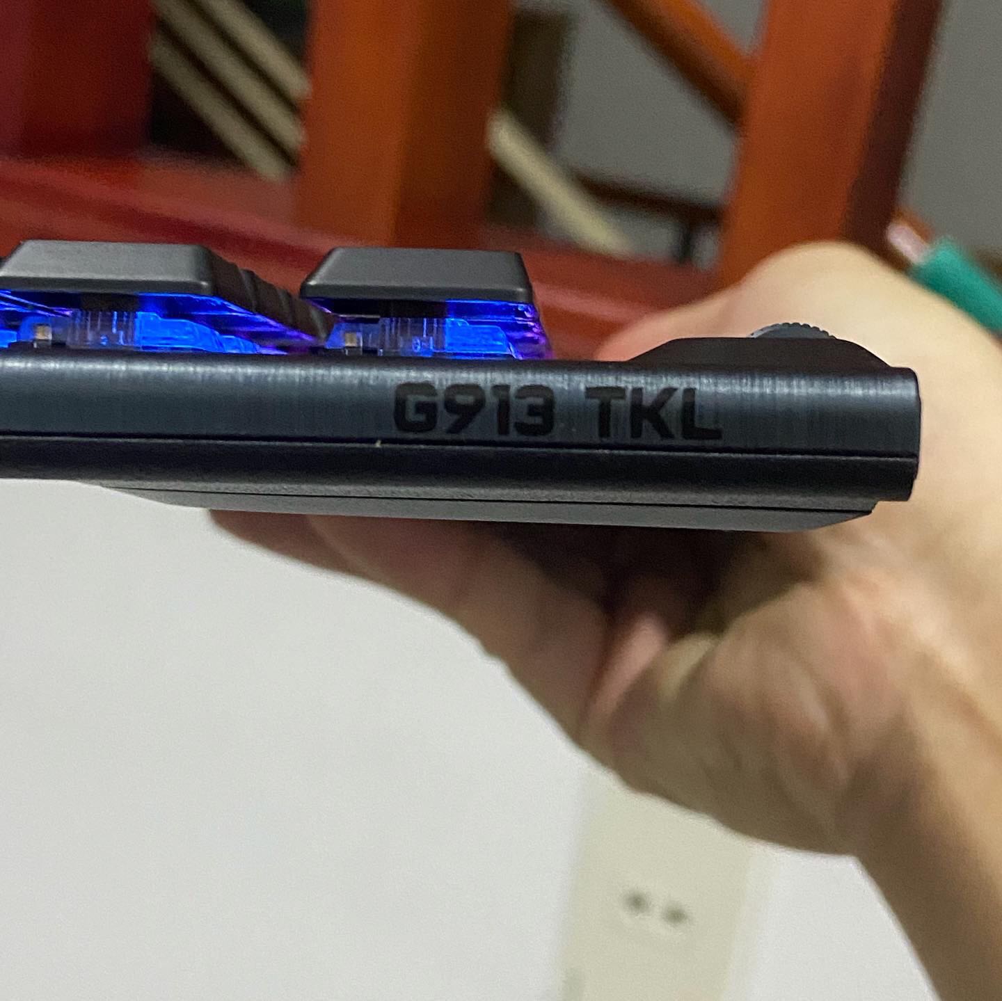 bàn phím sử dụng rất tốt, giá tuy cao nhưng chất lượng hơn rất nhiều, xứng đáng với số tiền bỏ ra, tiki lại giao hàng rất nhanh