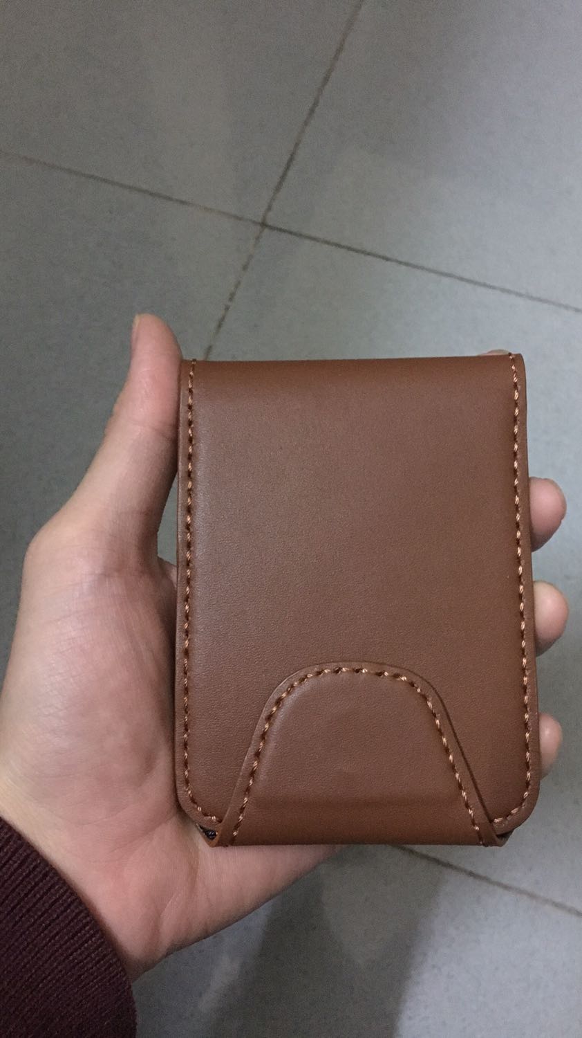 Ví da thật đẹp , chất liệu da mềm chủ khâu tay bao đẹp , nhỏ gọn cất tiền tiện lắm => xứng đáng 5sao
