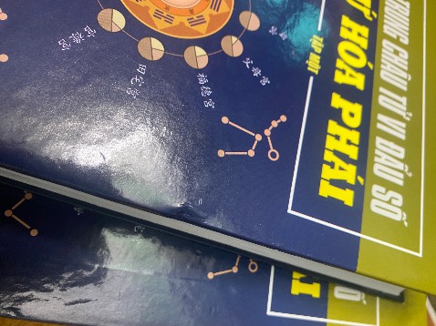 Vận chuyển hơi lâu bọc kĩ nhưng vẫn bị móp cạnh sách nói chung khó tránh chi tiết