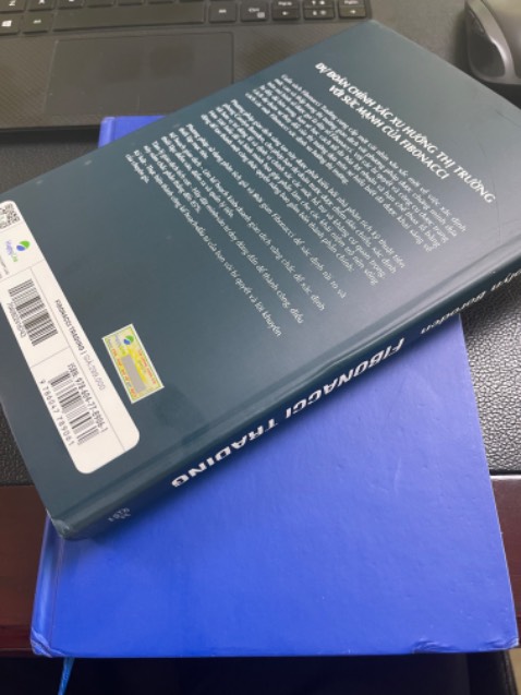 Sản phẩm như sách lậu, không tem mác, bìa không có mà in giấy kẹp vào