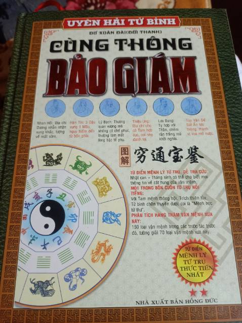 Bên  bán hàng có tâm ,nên đóng gói rất cẩn thận . Hầu như tất cả những sách huyền học mình hay đọc thì sách của Nhà sách Minh Lâm  phát hành là mình ưng ý nhất.Vì từ vẽ bìa cho đến kỹ thuật in vì tính , và cách trình bày bố cục , rồi cả nội dung cả phông chữ trong cuốn sách ,cũng như màu sắc rất đẹp và vô cùng thẩm mỹ.Có thể nói rằng , Nhà sách Minh Lâm phải tâm huyết cỡ nào mới chỉn chu đến từng dòng ,từng hàng chữ , từng trang trong cuốn sách khiến  nó hoàn hảo đến vậy.Thật sự mình vô cùng hài lòng.Cảm ơn Tiki.vn . Cảm ơn Nhà sách Minh Lâm rất nhiều , và cảm ơn bên shop  bán  nữa nhé.. Mình chắc chắn sẽ còn quay lại nhiều lần.