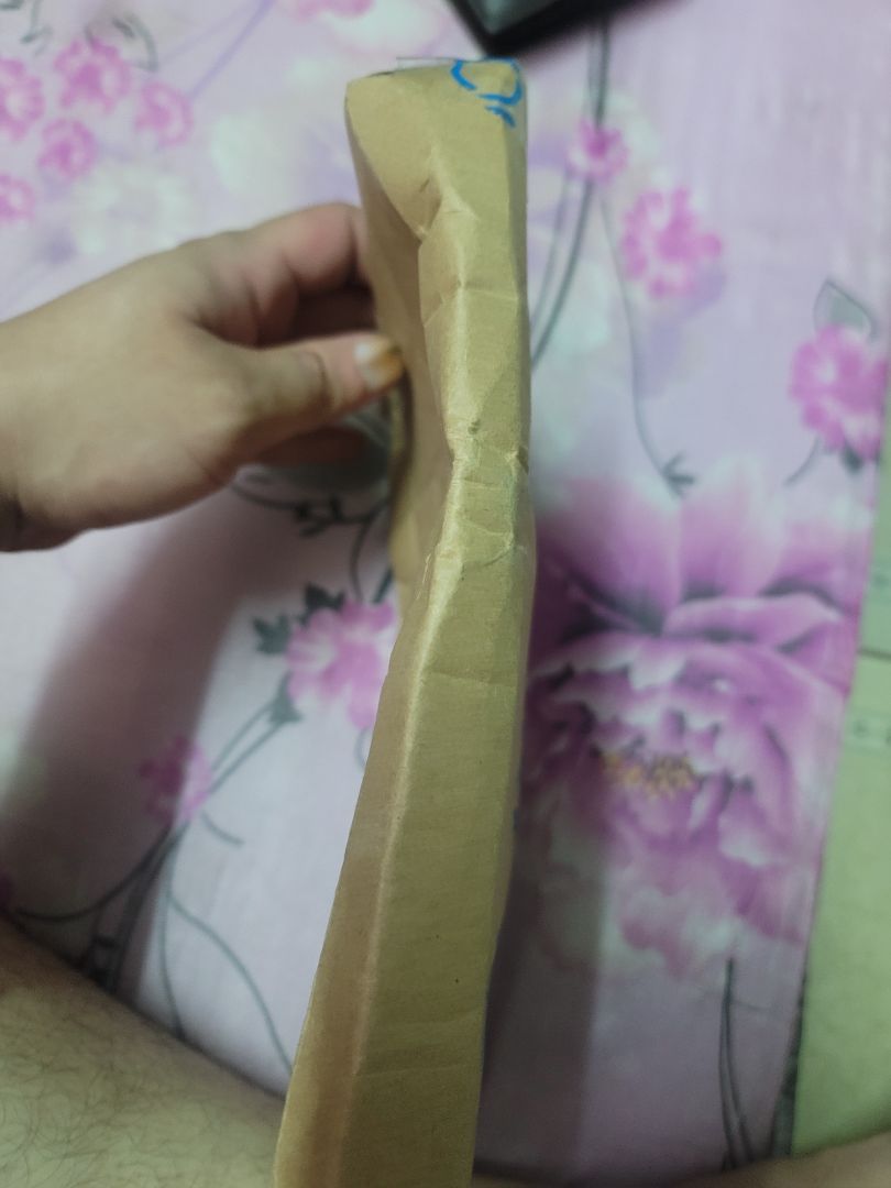 cáp sạc dài và bọc dù chắc chắn. shop lần sau đóng gói nên lấy giấy cứng hơn để đóng gói, nhận kiện hàng rách móp sẹp lép may bên trong vẩn ok