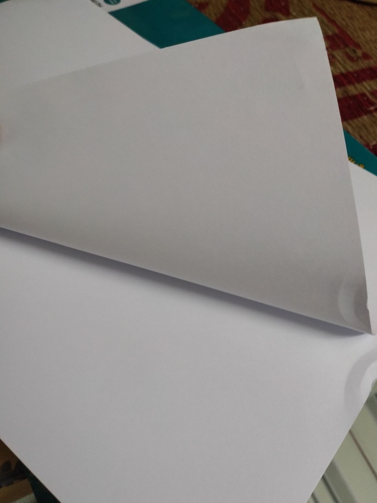 giấy dày, đẹp. vận chuyển khiến hộp móp méo. bìa đựng A4 bị rách nhưng giấy bên trong không bị ảnh hưởng nhiều. giấy dày, đẹp. vận chuyển khiến hộp móp méo. bìa đựng A4 bị rách nhưng giấy bên trong không bị ảnh hưởng nhiều.