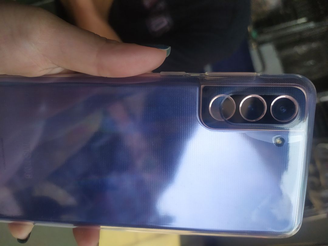 giao không đúng ốp lưng. nhờ giao lại