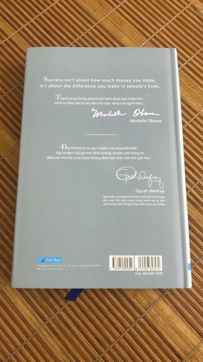 Mik săn được giá giảm đến 50% nên vui lắm còn được tặng thêm một cuốn biên niên cô đơn tổng cộng hết 190k miễn phí ship luôn vui quá trời định sẽ cho 5 sao nhưng lúc nhận hàng về hơi buồn xíu vì sách bị móp ở góc( như hình) nên chỉ cho 4 sao 
Mong tiki sau sẽ cẩn thận hơn trong việc đóng gói sách
Về nội dung hàng vừa mới nhận nên mình ch đọc, ch thể nhận xét