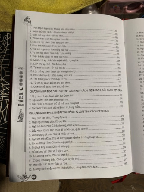 Sách gồm bảy chuong