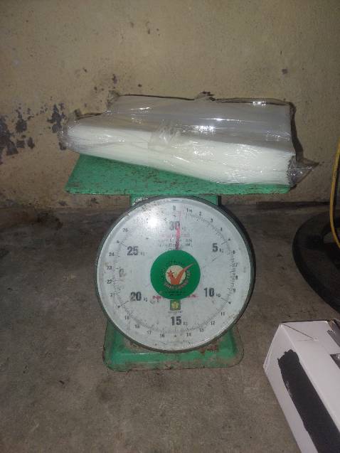 Mia 1kg túi shop gửi có 0.5kg là sao