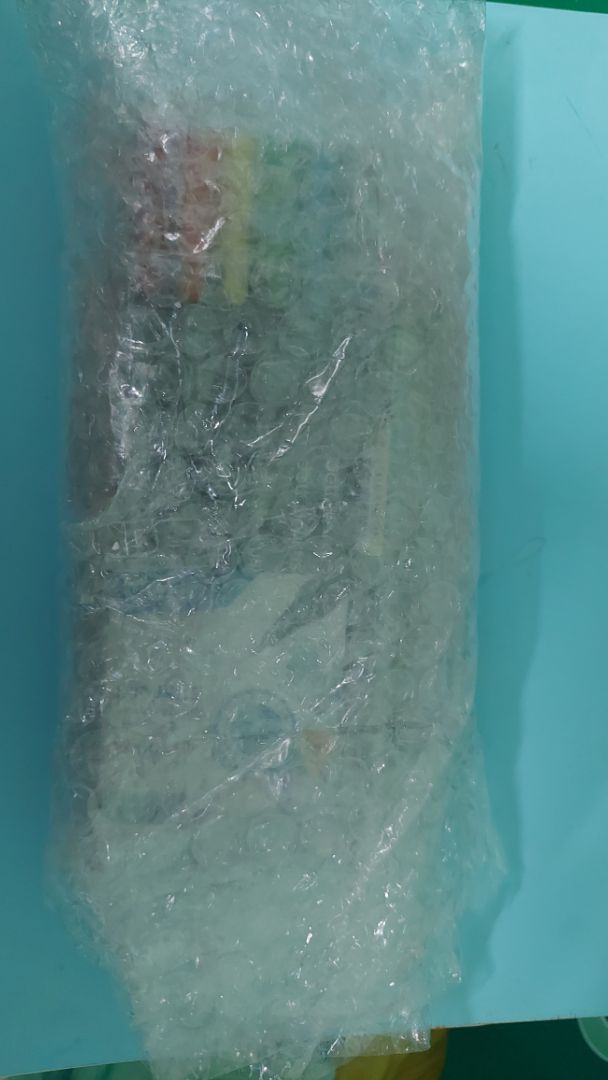 shop đóng gói cẩn thận. đầu bút có màng bọc đầu bút chống lem mực. chất lượng okie. giao hàng hơi lâu tí(mình ở Tp.HCM giao khoảng 5 ngày)