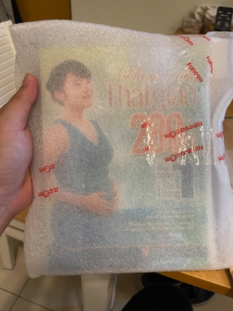 Đóng gói kỹ, sách mới tnh. Giao hàng cực nhành, hôm trước đặt hôm sau đã có. Có điều mình có bookcare mà sao lại không bọc 😭