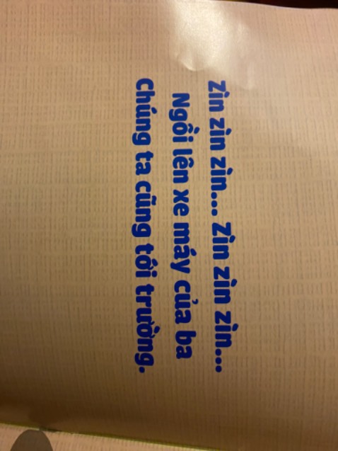 Sách sai lỗi chính tả, nội dung chữ không đúng với hình vẽ, màu mực in kém chất lượng, cắt gấp giấy lệch.
Đây là sách giả!