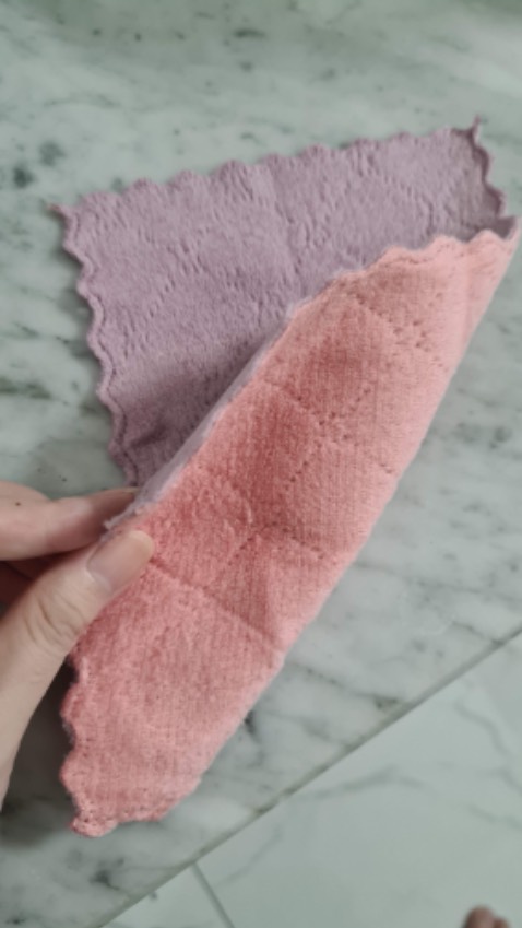 Vải mềm, lau sạch, thấm nước. Xài OK, hơi bé