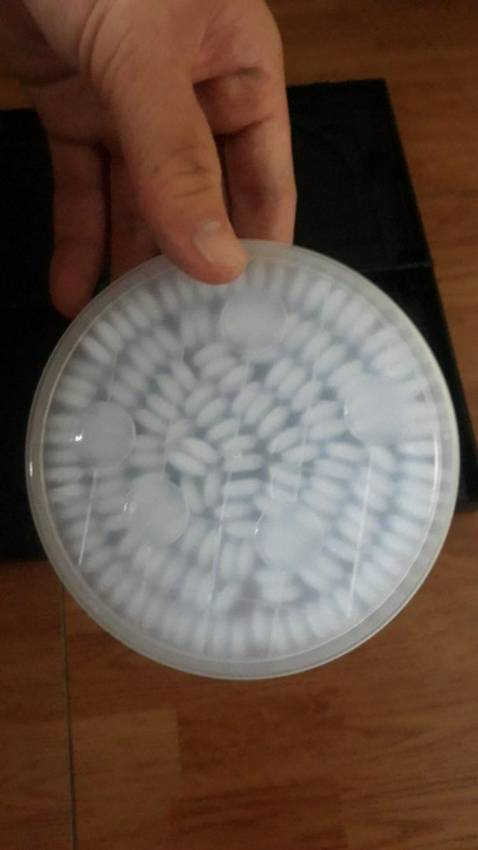 Bàn cờ đẹp mới đầu mở ra hơi có mùi, cứ tưởng to nhưng rất nhỏ cute mik đổi qua hộp lớn cho dễ bóc quân đủ ko thíu khá ok. Cờ có nam châm nên bám khá tốt
Shop giao hàng nhanh đặt hôm sau là về đặc biệt là anh admin rấc là cutee haaa