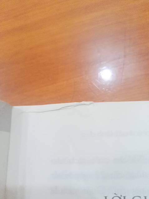 Bị rách ở các trang đầu rất tệ