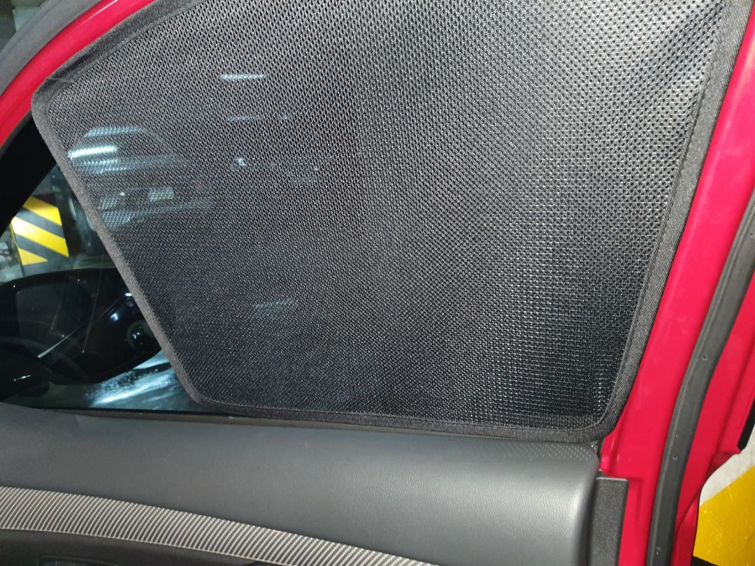 gắn cửa ko chắc chắn.chỉ dính được 2-3 góc.còn đâu hở