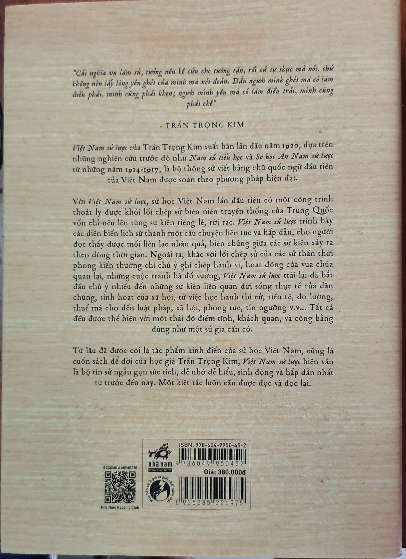 sách đẹp, khổ rất to, có thêm 1 lớp áo bên ngoài, giấy đẹp, mình thích bản này hơn bản Đông A do những chi tiết in màu đỏ trong sách