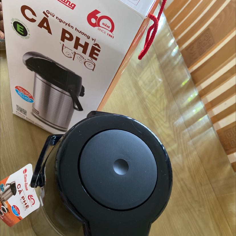 Chuẩn ko cần chỉnh. Nút bấm tiện hơn, tốt hơn cần bấm. Phích đẹp, đáng tiền, nên mua anh chị em ơi