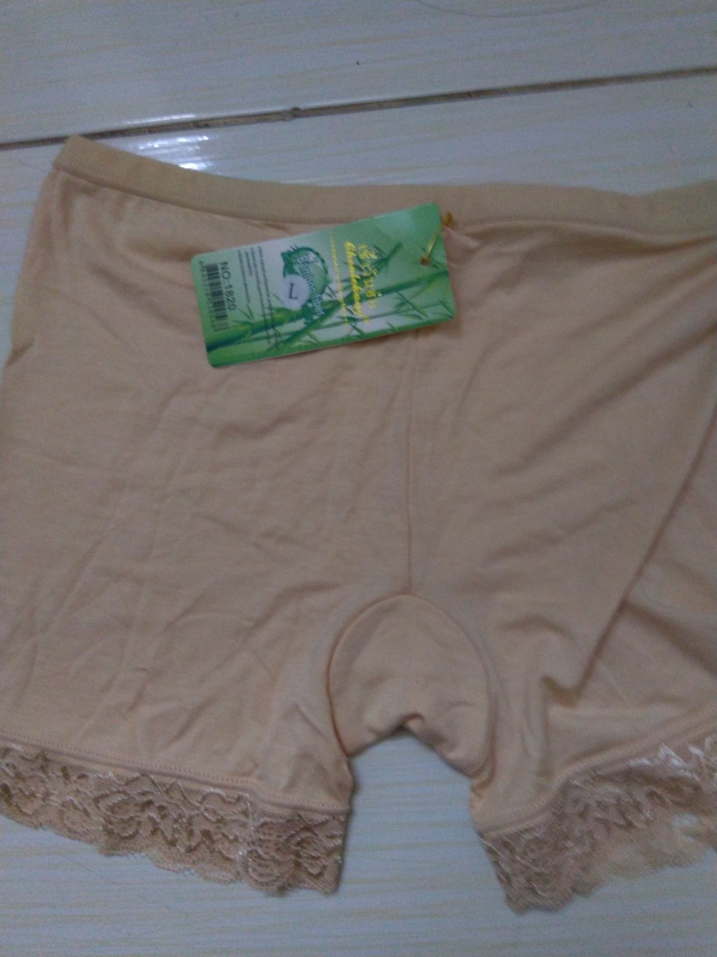 mua hàng 60kg mặc quá chật ko thể mặc được, mà sao nói đến 65kg, không thể hiểu nổi, giao size L, quá thất vọng.