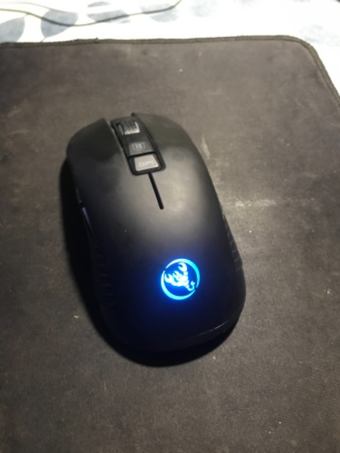 Review sau 3 tháng sử dụng. 
Chuột dùng tương đối tốt, rẻ,  vừa tay, thiết kế đẹp. 
Tuy nhiên điểm trừ là cổng sạc của chuột hơi bị lệch, cắm dây phải cẩn thận nếu không dễ bị gãy cổng. Ngoài ra sau 3 tháng dùng, chuột bắt đầu có dấu hiệu chai pin nhanh, dùng 1 tuần là phải sạc lại.