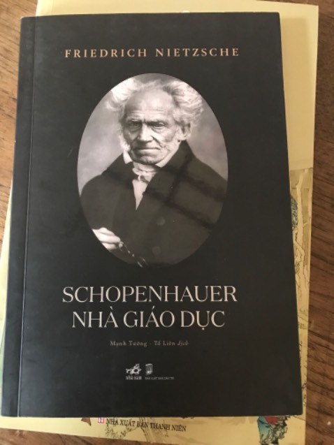 Bìa sách hơi dơ và có dấu xước