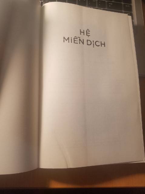 Nội dung hứa hẹn sẽ rất hay nhưng sách gãy gấp và hơi trầy. Sách mình đặt lần nào cũng như thế này. Shop hoàn thiện hơn.