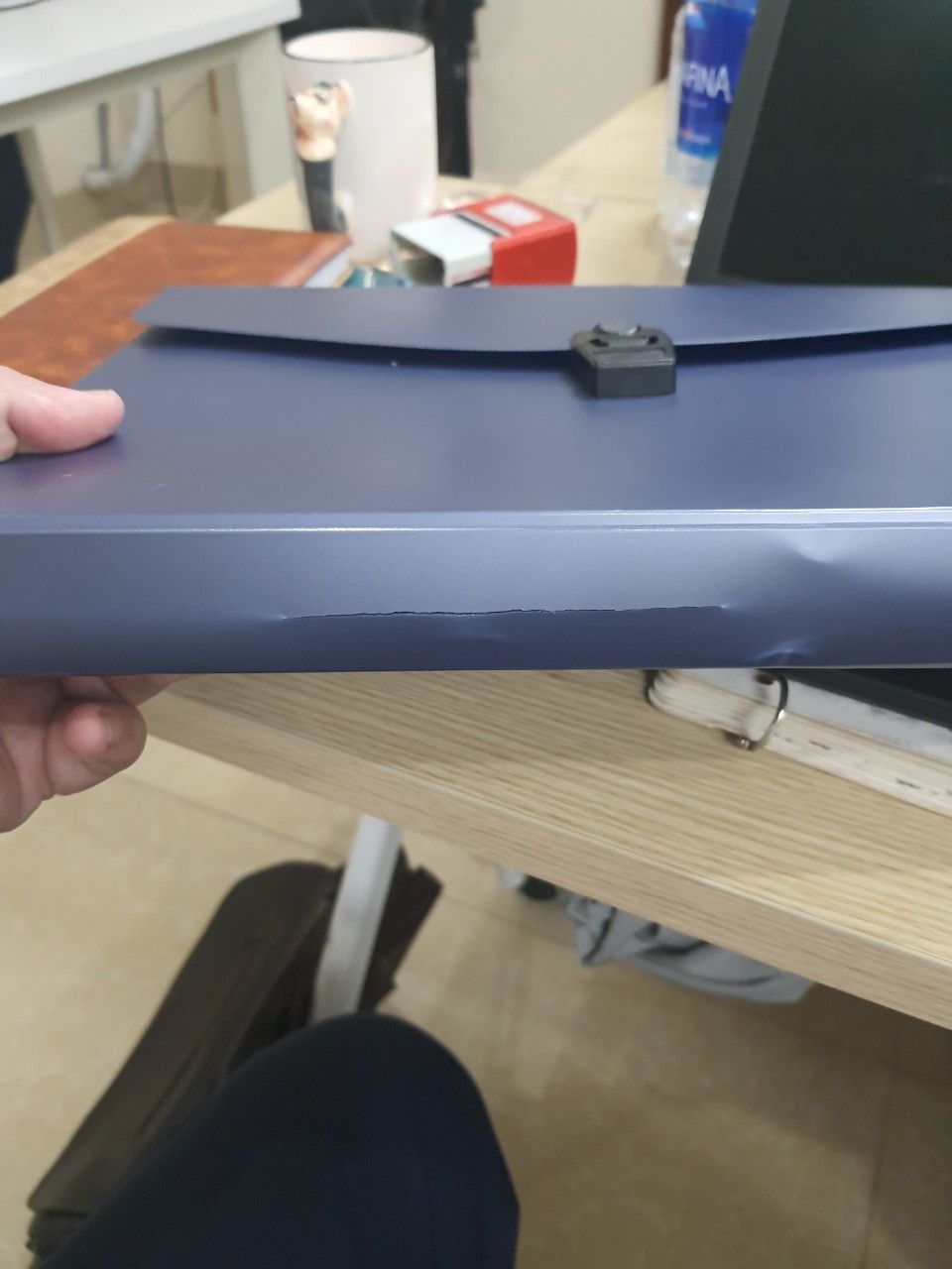 sản phẩm giao bị gẫy mong shop đôi sp khác và cho mình cặp mầu đỏ