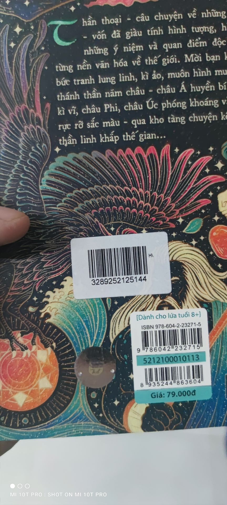 vẫn là cái cách gói hàng không một tí chống sốc của tiki nhưng rất may vì sách k bị df tẹo nào,nhưng cái làm mình khó chịu là cái mã vạch bị dán thẳng lên sách làm mình có muốn gỡ cũng chả gỡ đc